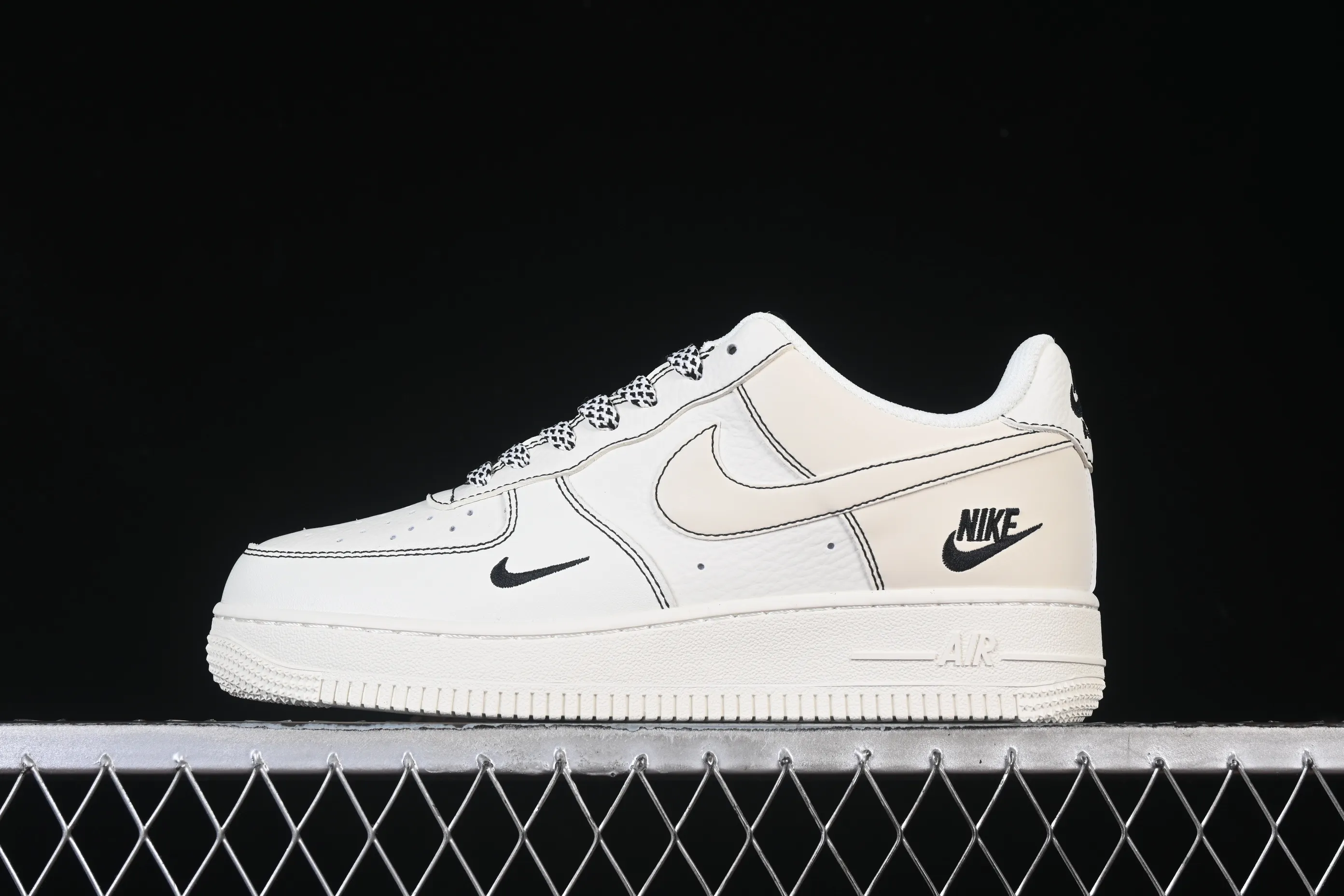 All Categories Nk Air Force 1 Air Force Series Nk Air Force 1 Low Air Force Low Nike Air Force 1'07 Low Beige and Black Line Air Force One Low Casual Shoes CS5288-032